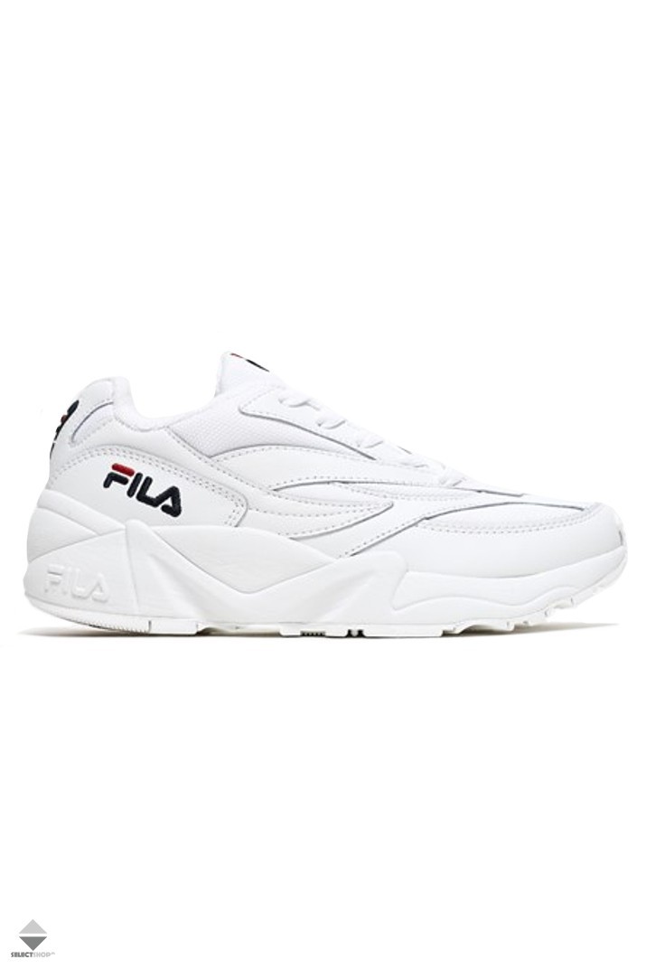 fila low cut white shoes